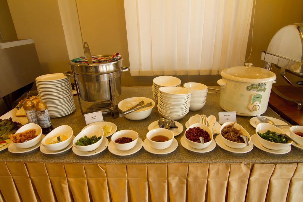 Hotel Yankin Янгон Екстер'єр фото