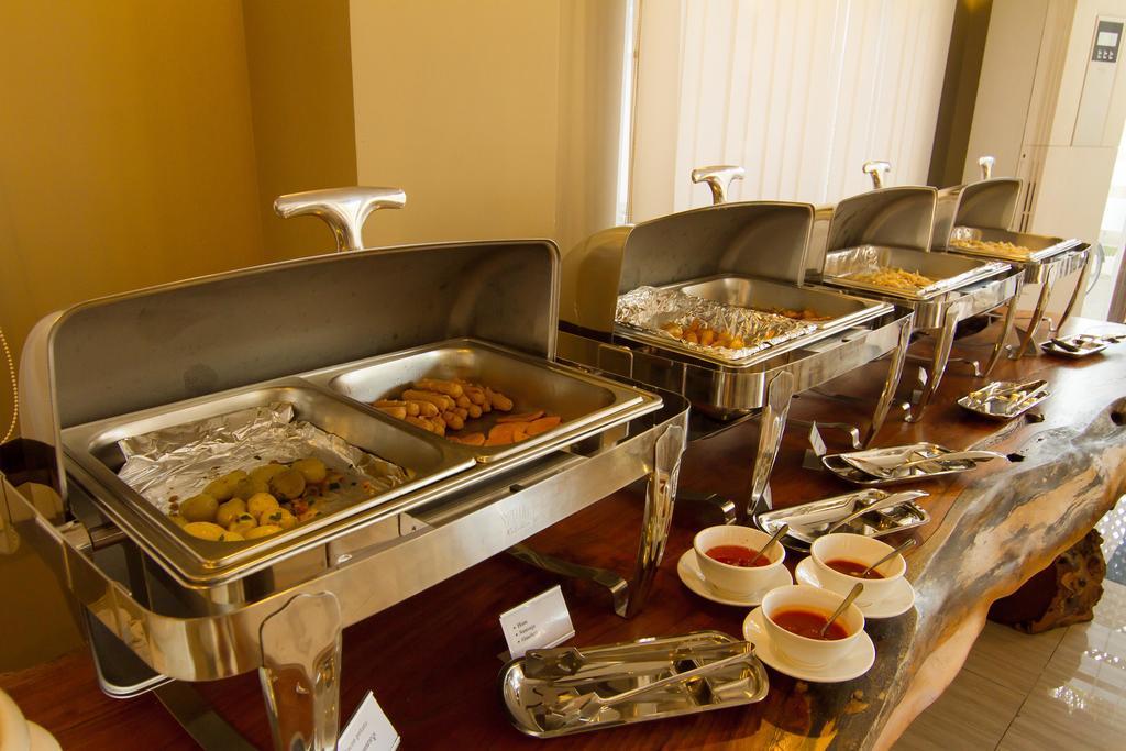 Hotel Yankin Янгон Екстер'єр фото