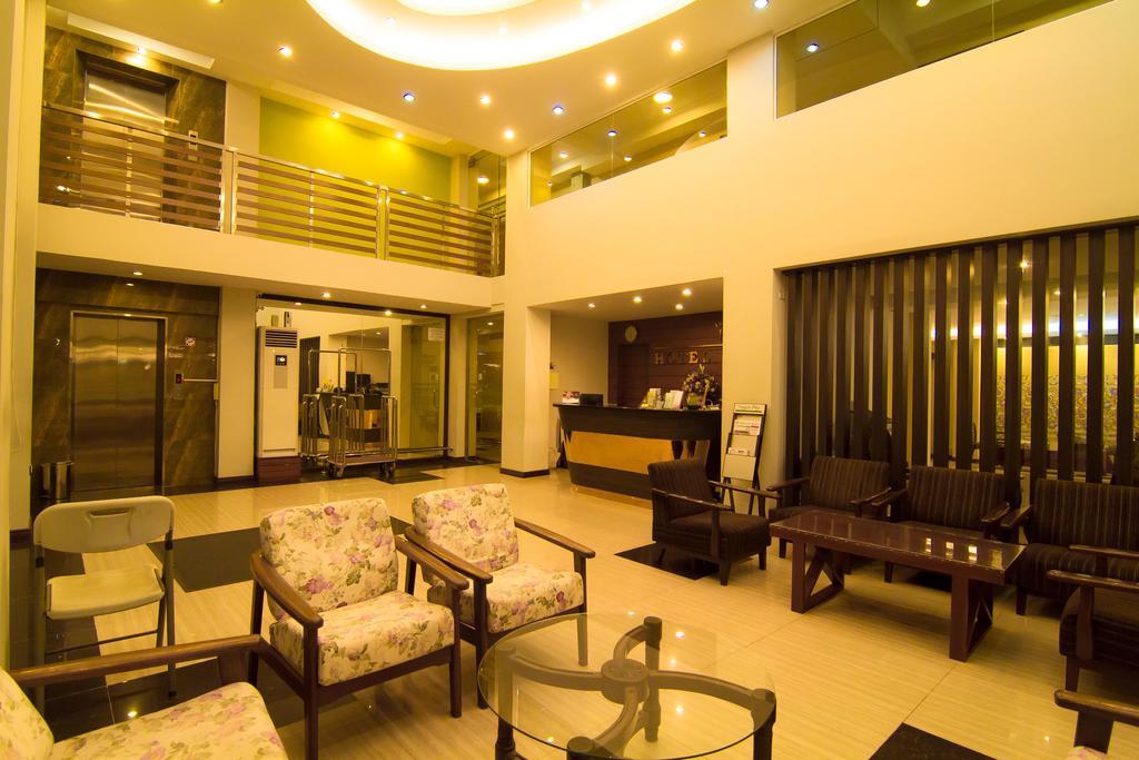 Hotel Yankin Янгон Екстер'єр фото