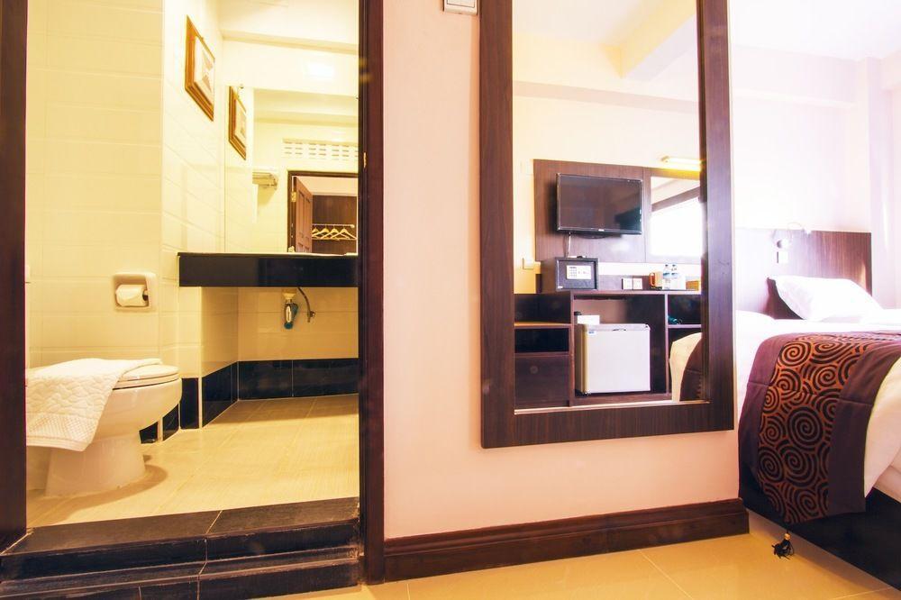 Hotel Yankin Янгон Екстер'єр фото
