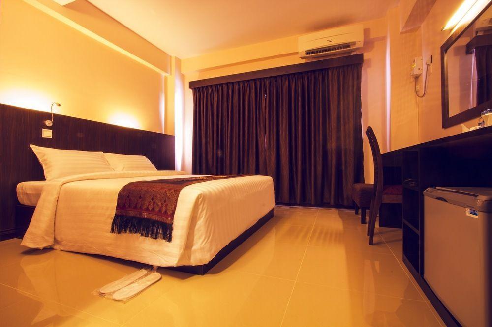 Hotel Yankin Янгон Екстер'єр фото