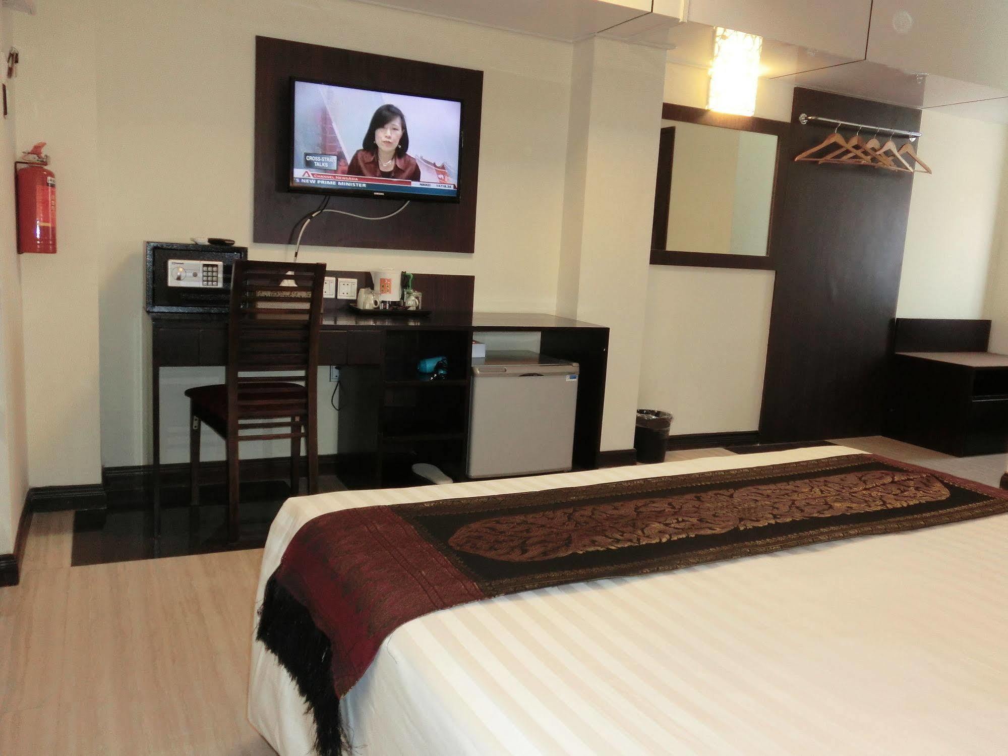 Hotel Yankin Янгон Екстер'єр фото