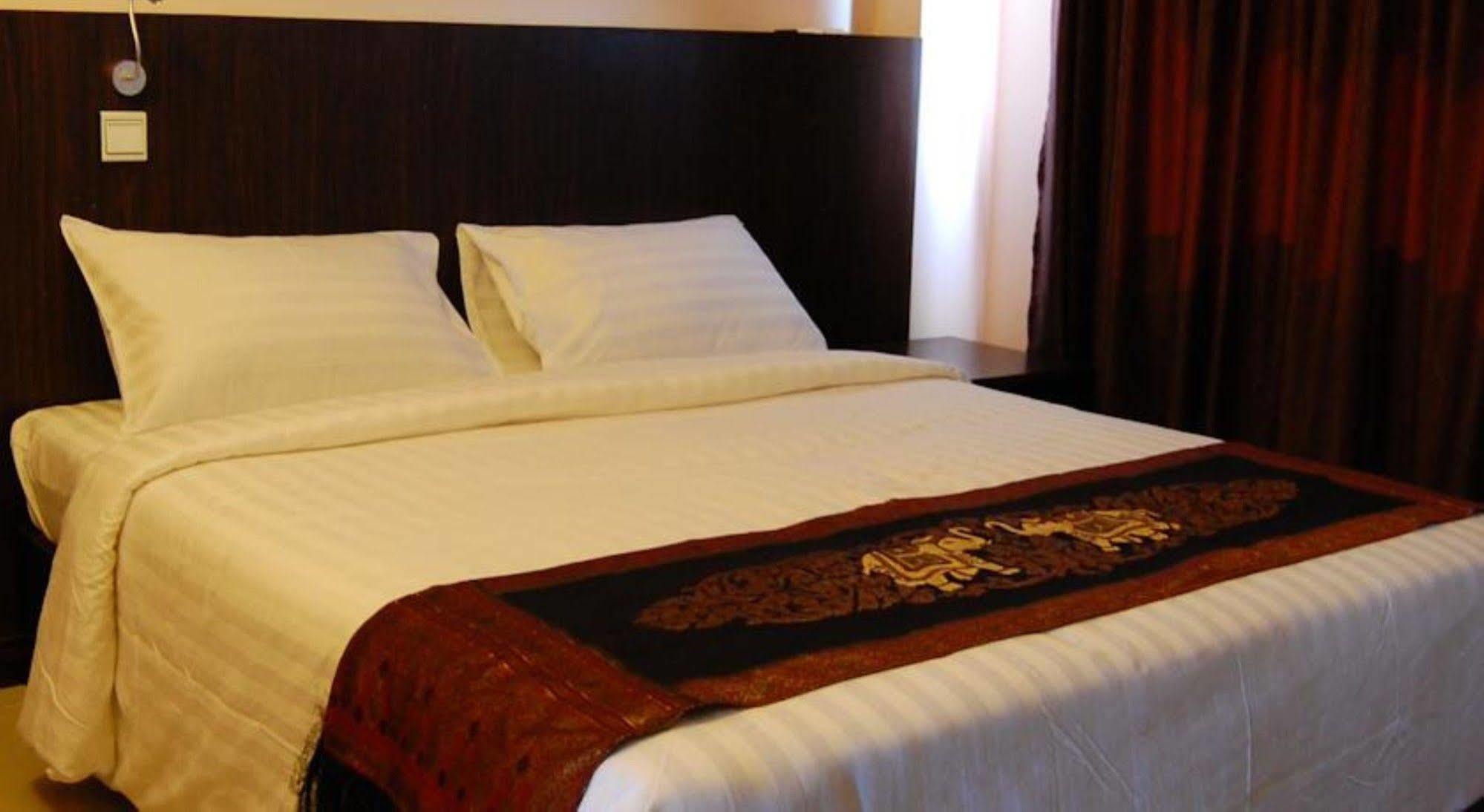 Hotel Yankin Янгон Екстер'єр фото